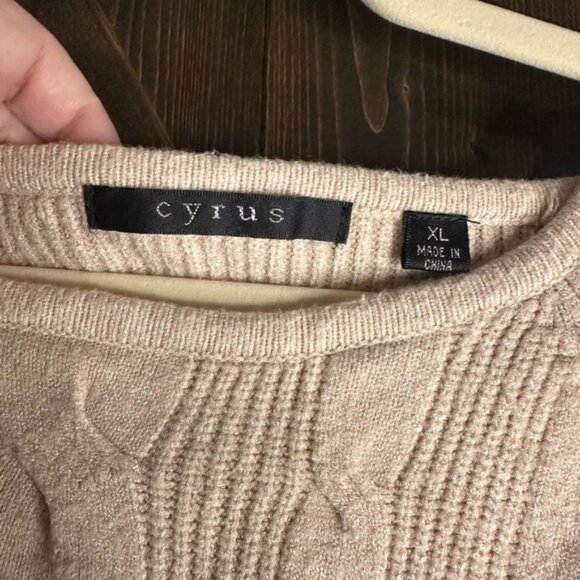 (7)Cyrus XL Crew neck sweater. Pre-loved condition-goodCream/tan color - Picture 3 of 7